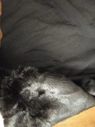 Tela de pelo sintético negro