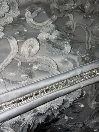 Vestido de fiesta plateado con pedrería 44-46