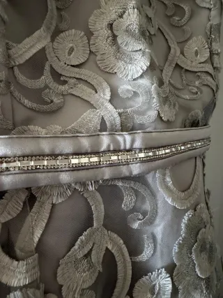 Vestido de fiesta plateado con pedrería 44-46