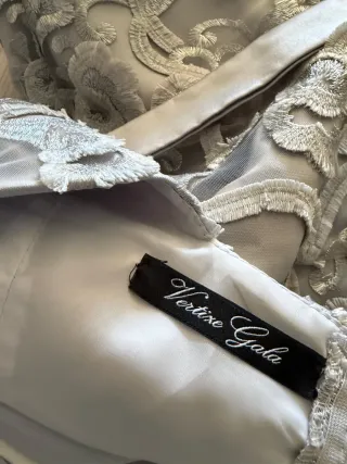 Vestido de fiesta plateado con pedrería 44-46