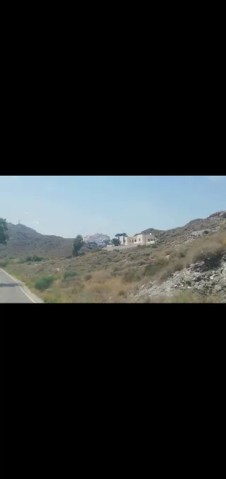 Se alquila habitación en casa de campo.