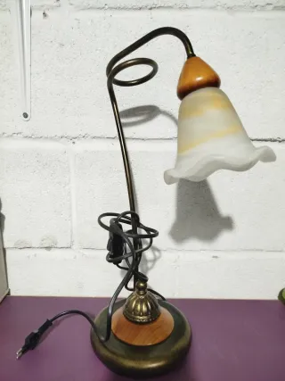 Lámpara de mesa madera y cristal