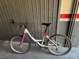 Bicicleta montaña blanca y rosa (5-12 años)