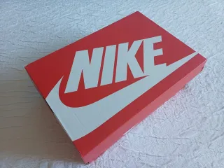 SIN ESTRENAR - Originales. Zapatillas Nike Court B