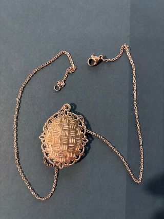 Collana ricamata mazzo di fiori