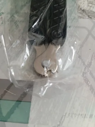 Herramienta cambio cuerdas guitarra