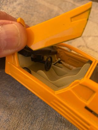 Lamborghini Countach 1:24 Amarillo