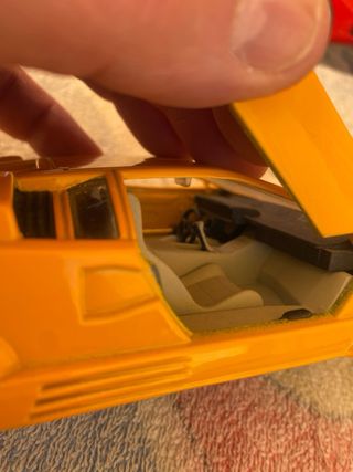 Lamborghini Countach 1:24 Amarillo
