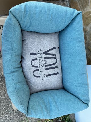 Cama para mascotas azul y gris