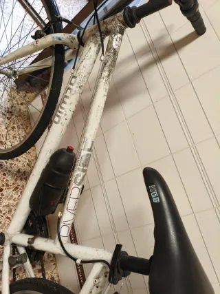 Bicicleta blanca BTWIN