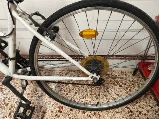 Bicicleta blanca BTWIN