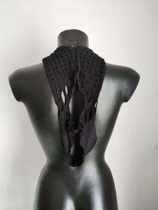 Body elasticizzato nero con cut-out