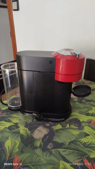 Cafetera Nespresso Roja y Negra