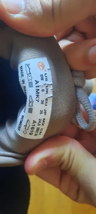 Zapatillas Beige y Plateadas