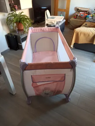 Cuna de viaje rosa y gris