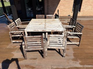 Mesa y 6 sillas de jardín de madera