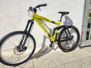 Bicicleta Descenso DH Amarilla