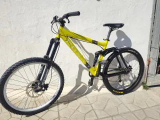 Bicicleta Descenso DH Amarilla