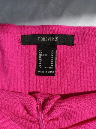 Top fucsia con tiras y fruncido