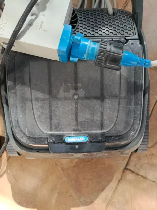 Limpiafondos piscina negro y gris