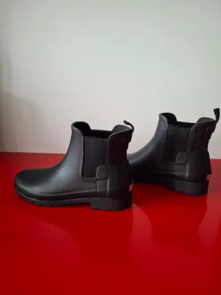 Botín agua Chelsea Hunter Mujer Negras