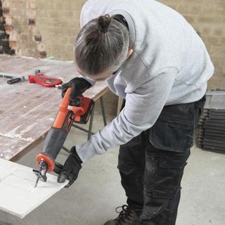 Sierra Sable Powerplus 20V (Sin Batería)