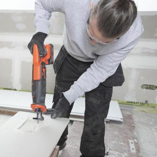 Sierra Sable Powerplus 20V (Sin Batería)