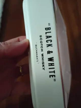 Cenicero Vintage Black & White Scotch Whisky