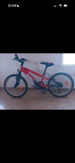 Bicicleta MTB infantil roja TREK