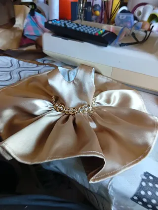 Vestido para Nancy dorado con cinturón