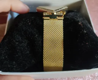 Reloj Guess Dorado con Circonitas