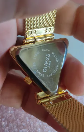 Reloj Guess Dorado con Circonitas