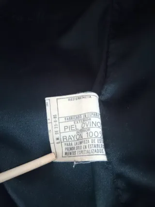Abrigo de cuero negro