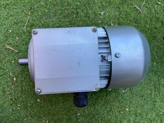 Motor trifásico NERIMOTORI 0.55kW MR80A