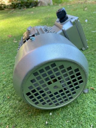 Motor trifásico NERIMOTORI 0.55kW MR80A