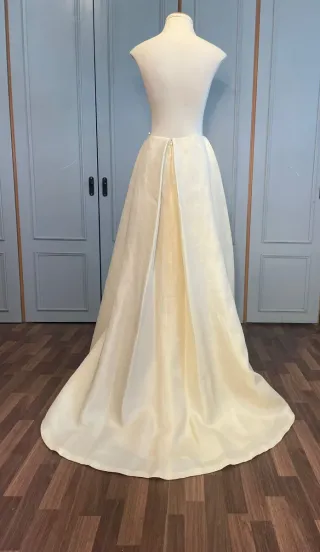 Falda de seda para novia