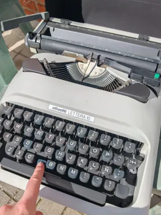 Máquina de escribir Olivetti Lettera 10