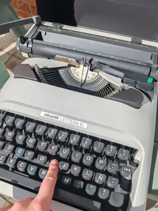 Máquina de escribir Olivetti Lettera 10