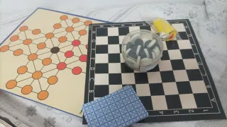 -Pack de 4Juegos de mesa variados. -