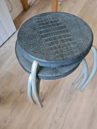 Taburetes negros Ikea