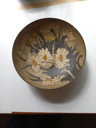 Plato antiguo decorativo flores