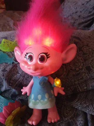 Muñeca Troll Interactiva Poppy