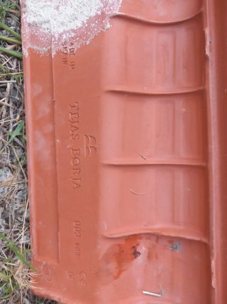 Tejas marrones de cerámica
