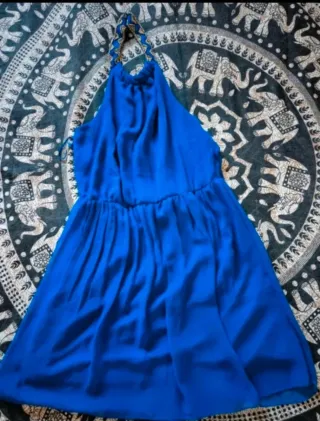 Vestido de fiesta azul con pedrería