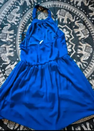 Vestido de fiesta azul con pedrería