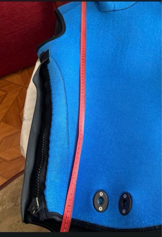 Neopreno con capucha azul pecho 48 largo 66,5