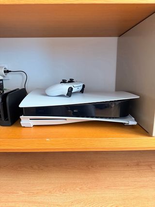 PlayStation 5 con lector discos y soporte NexiGo