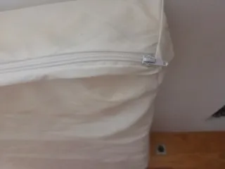 Cama para mascotas gris con bordes