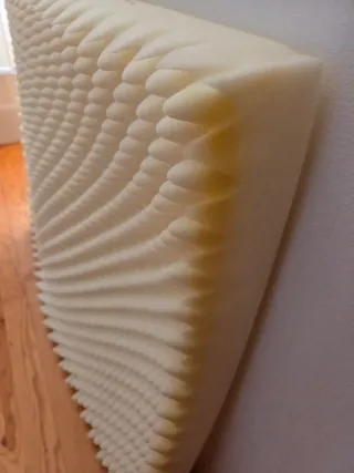 Cama para mascotas gris con bordes