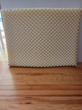 Cama para mascotas gris con bordes